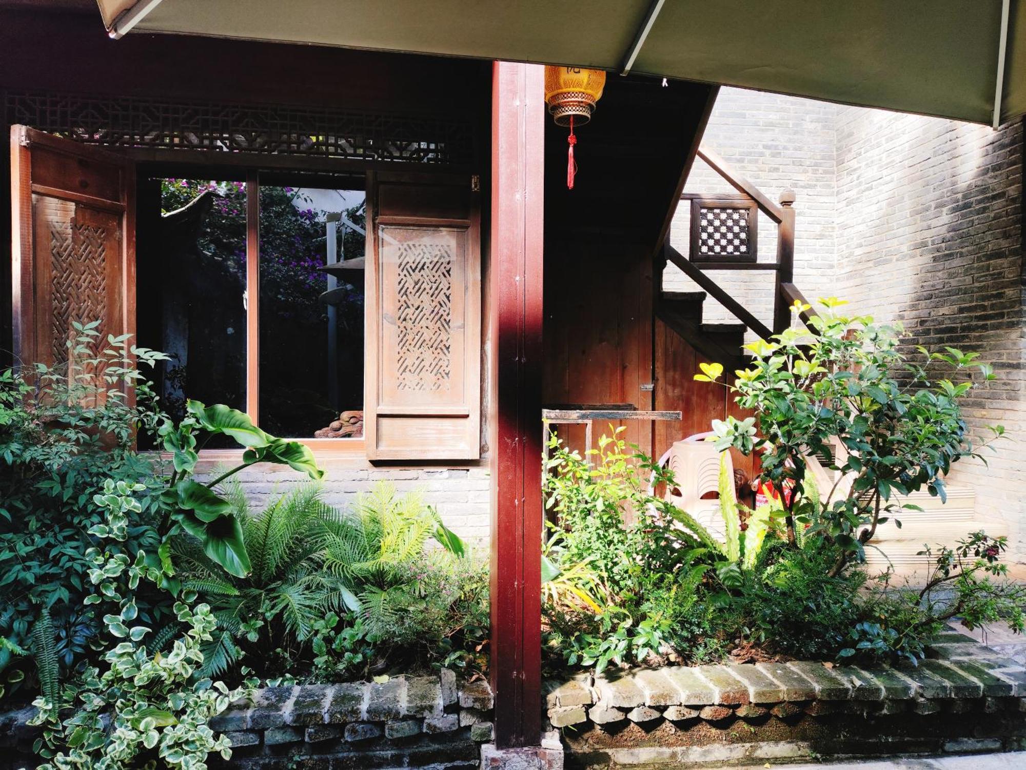 Big Tree Guesthouse - Naxi Old Style Li-ťiang Exteriér fotografie