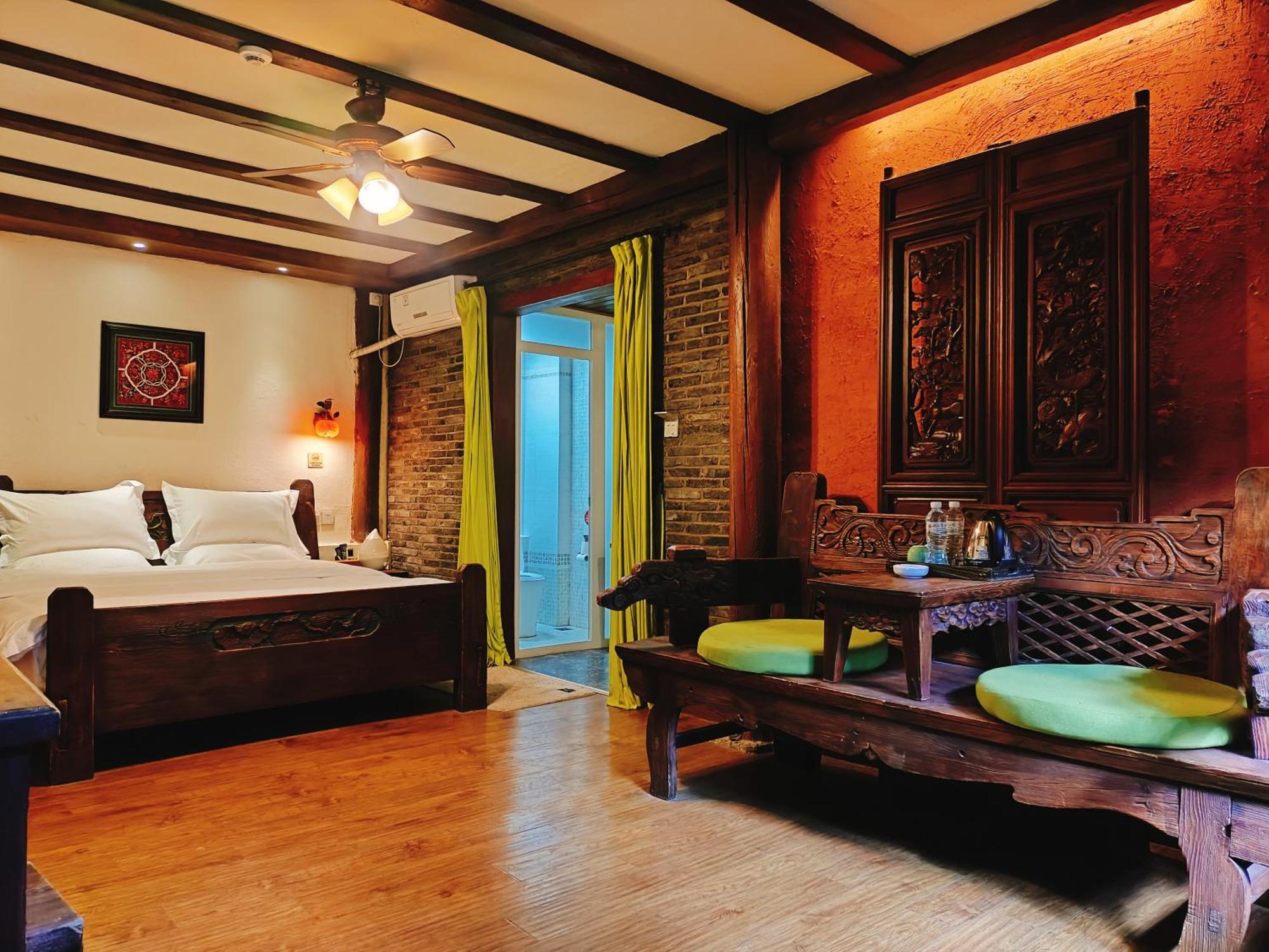 Big Tree Guesthouse - Naxi Old Style Li-ťiang Exteriér fotografie