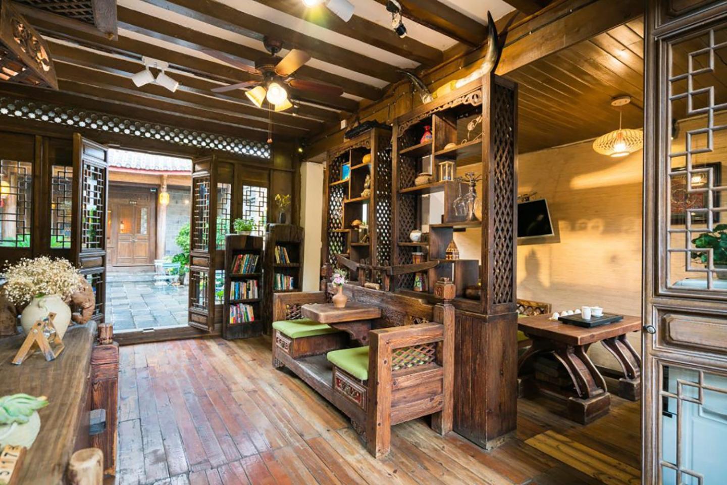 Big Tree Guesthouse - Naxi Old Style Li-ťiang Exteriér fotografie