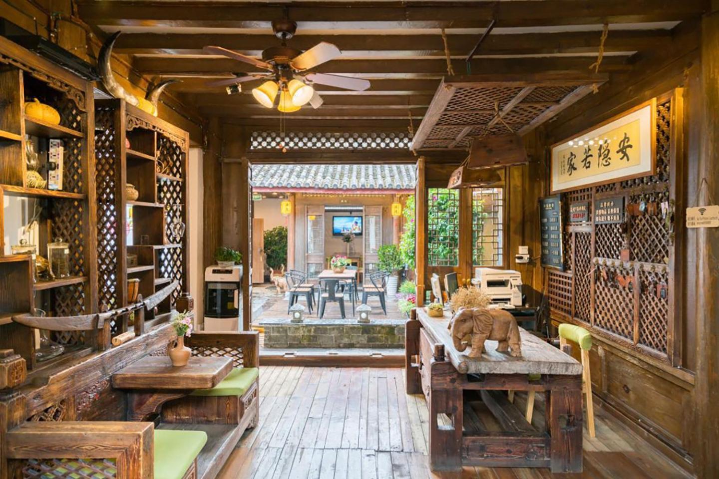 Big Tree Guesthouse - Naxi Old Style Li-ťiang Exteriér fotografie
